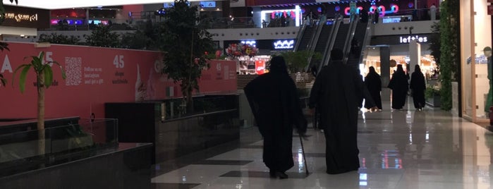 Al Nakheel Mall is one of Foodie 🦅: сохраненные места.