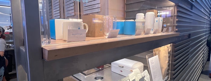 Blue Bottle Coffee is one of Allisonさんのお気に入りスポット.