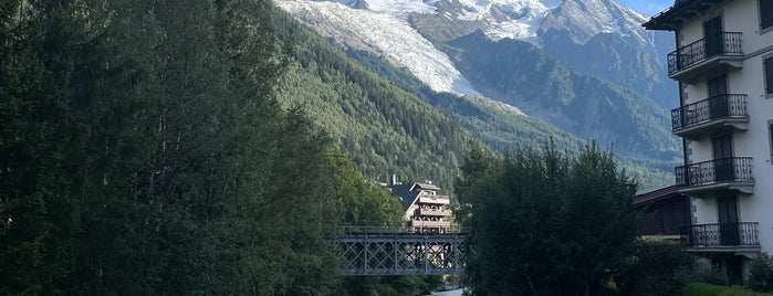 Natifs Cafe is one of Chamonix.