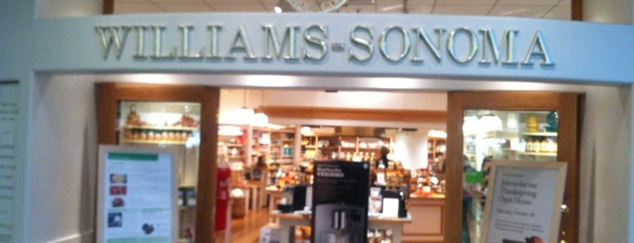 Williams-Sonoma is one of Lugares favoritos de ⚜ Nimesh.