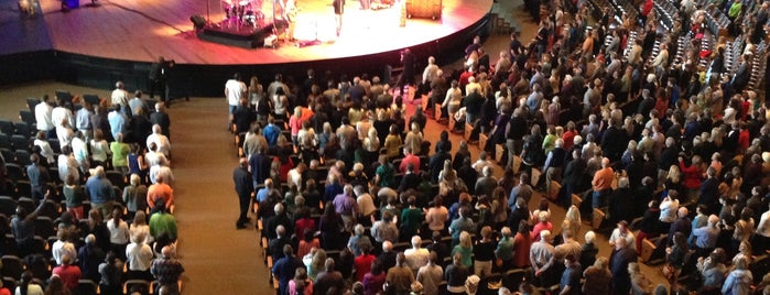 Willow Creek Community Church is one of Places.