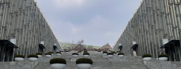 Ewha Womans University Central Library is one of I'm on the right track!.