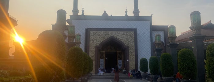 Masjid Raya At Taqwa Kota Cirebon is one of indonesia.
