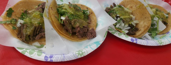 Tacos El Gordo is one of Tempat yang Disukai William.
