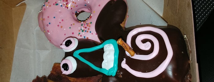 Voodoo Doughnut is one of Nick's Saved Places.