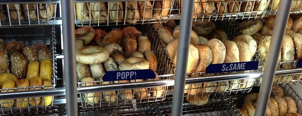 JP's Bagel Express / Sunrise Bagels Cafe is one of Locais curtidos por Taylor.