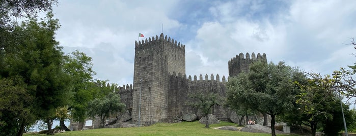 Castelo de Guimarães is one of Guimarães.