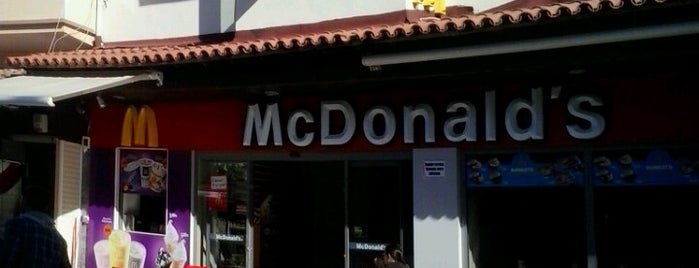 McDonald's is one of Locais curtidos por Sinan.