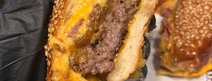 Saltbae Burger is one of Lugares guardados de Good Food.