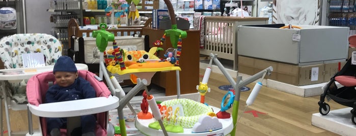 Mothercare is one of Shankさんのお気に入りスポット.