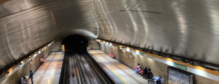 Metro El Parrón is one of Metro de Santiago L2.