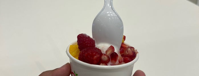 Pinkberry is one of محلات الحلي.