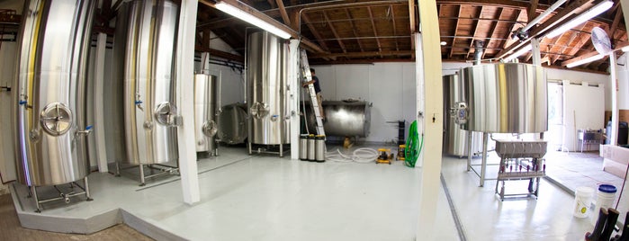 Freehouse Brewery is one of Charleston Beer.