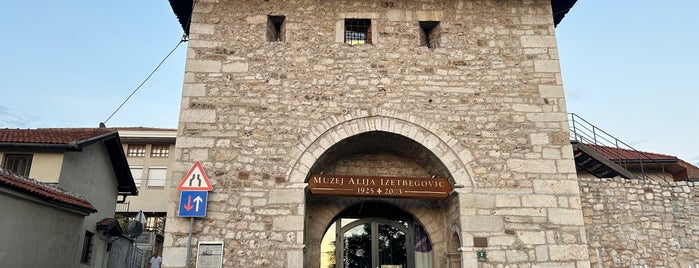 Muzej Alija İzzetbegovič is one of Saraybosna.