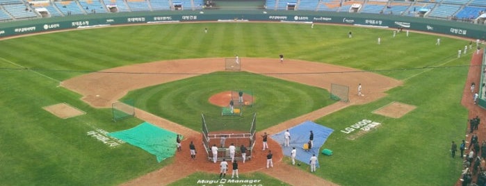 Sajik Baseball Stadium is one of 꿈의 구장 Field Of Dreams.