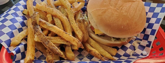 Porky's Burgers & Wings is one of Tempat yang Disukai Tammy.