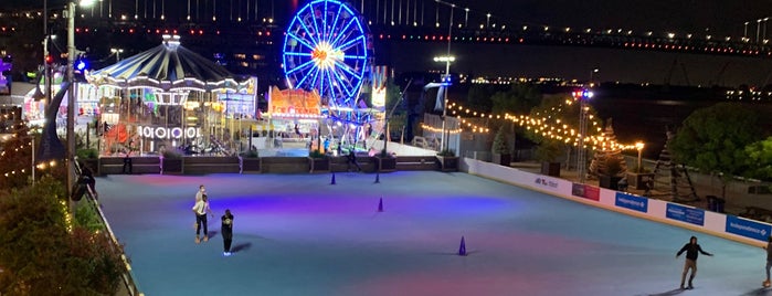 Blue Cross RiverRink Summerfest is one of Philly Bars.