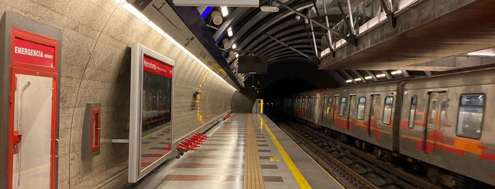 Metro Simón Bolivar is one of Estaciones Metro de Santiago.