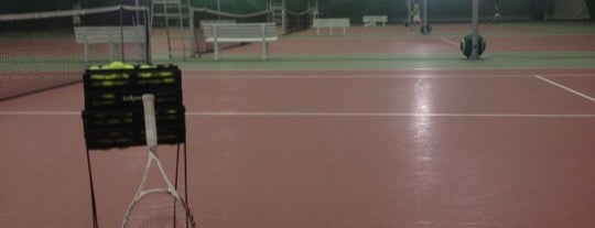 Теннисный клуб «Янтарь» is one of Tempat yang Disukai Yulia.