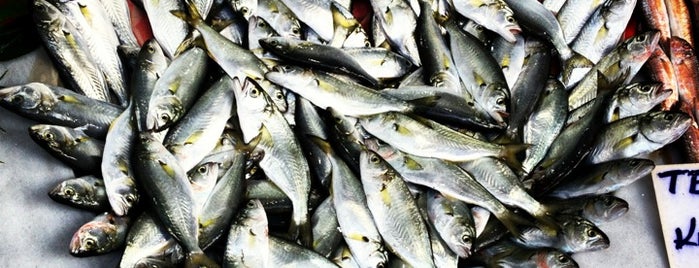 Kumkapı Balıkçılar Çarşısı is one of Nihal'ın Beğendiği Mekanlar.