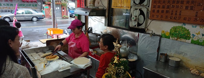新鮮豆漿店 is one of Andrew'in Beğendiği Mekanlar.