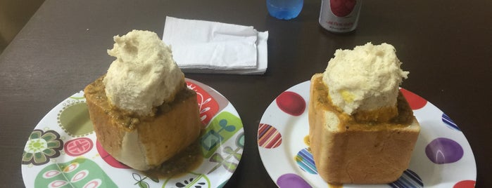 Patels Vegetarian Refreshment Room is one of The Durban Bunny Chow list.