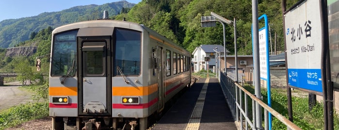 Kita-Otari Station is one of 都道府県境駅(JR).