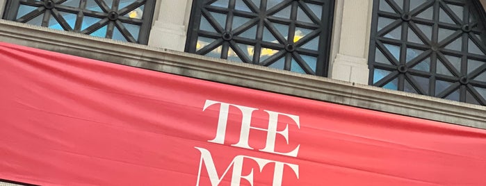 Metropolitan Museum Steps is one of Orte, die Will gefallen.