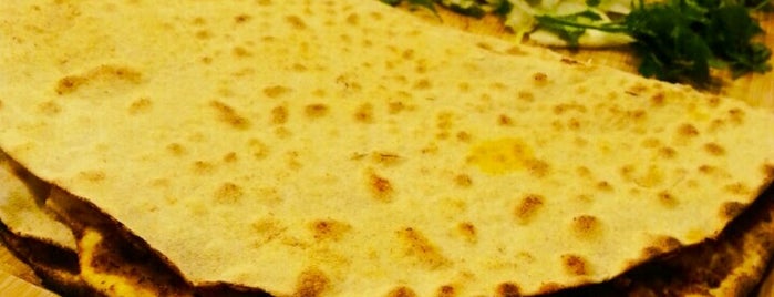 Tatlıses Lahmacun ve Çiğ Köfte is one of Ahmetさんのお気に入りスポット.
