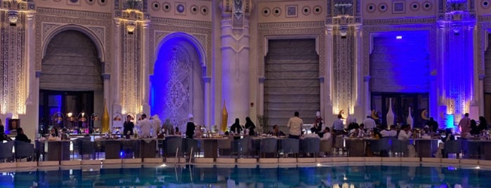 Turquoise Cigar Lounge - Ritz Carlton is one of Lugares favoritos de Waleed.