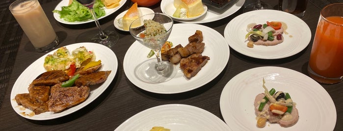 Hilton Osaka Executive Lounge is one of Ferasさんのお気に入りスポット.