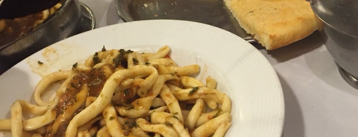 Restaurant Luigi is one of Ornella debe probar estas pastas.