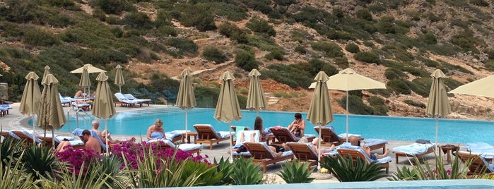 Daios Cove Luxury Resort & Villas is one of Khawla'nın Beğendiği Mekanlar.