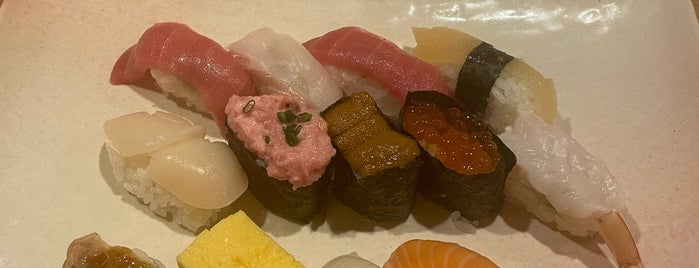 Hina Sushi is one of 寿司.