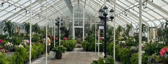Volunteer Park Conservatory is one of SEA.