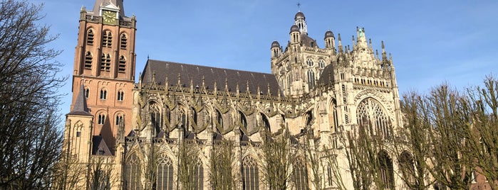 St.Jankathedraal is one of Lugares favoritos de Bernard.
