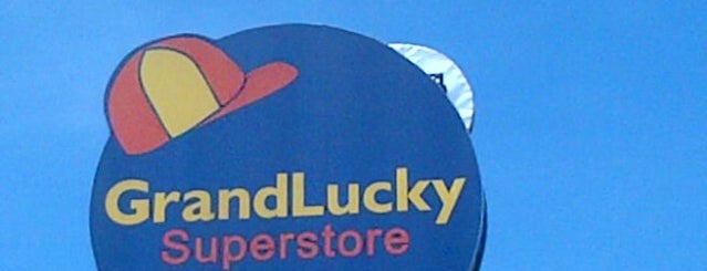 Grand Lucky Superstore is one of Tempat yang Disukai Fanina.
