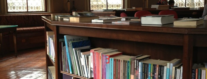 Ahmet Hamdi Tanpınar Edebiyat Müze Kütüphanesi is one of Lama'nın Beğendiği Mekanlar.