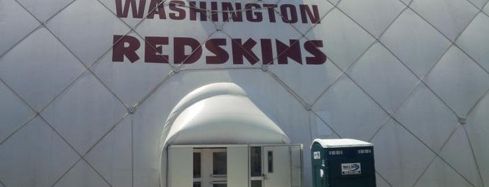 Inova Sports Performance Center at Redskins Park is one of Aaronさんのお気に入りスポット.