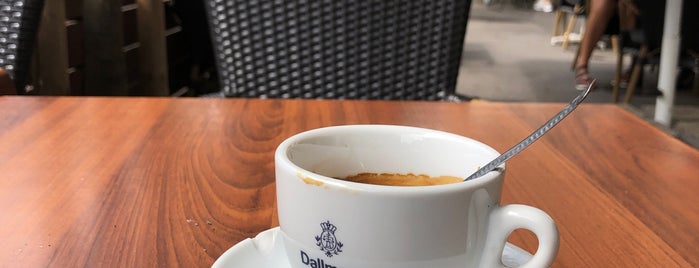 Baráti kávézó is one of coffee places.