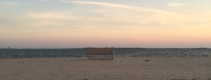 Orient Beach State Park is one of Lugares favoritos de Sasha.