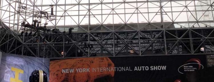 Jacob K. Javits Convention Center is one of Locais curtidos por Sasha.