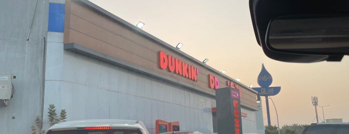 Dunkin' Donuts is one of Locais curtidos por Tariq.