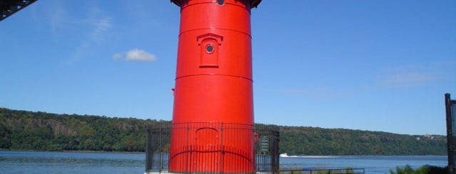 Little Red Lighthouse is one of Arthur's places to visit.