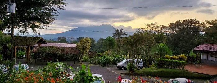 Arenal Lodge is one of Lugares favoritos de Todd.