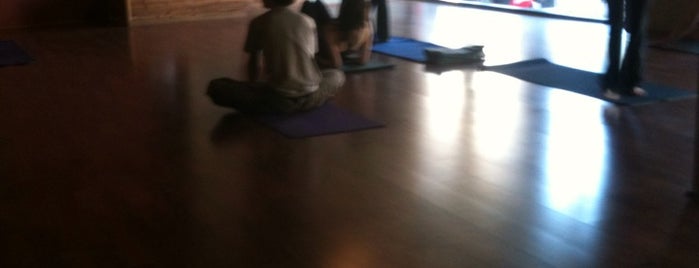 Yoga to the People is one of Locais curtidos por Brian.