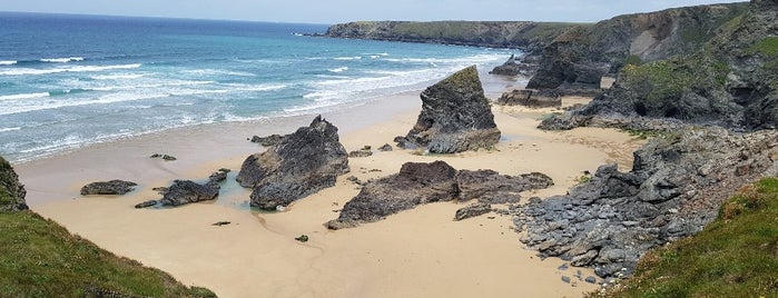 Bedruthan Steps Beach is one of Lugares favoritos de Richard.