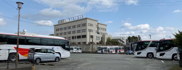 西鉄バス久留米 御井町支社 is one of 西鉄バス.