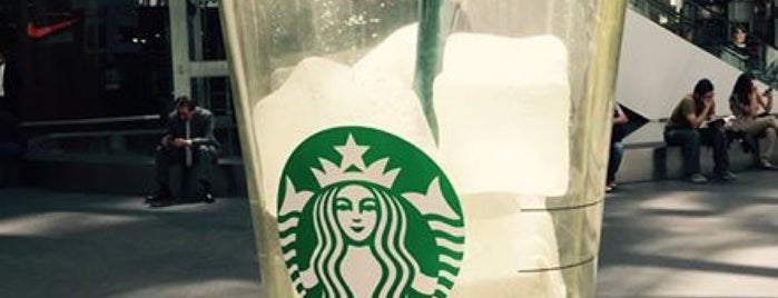 Starbucks is one of Julioさんのお気に入りスポット.