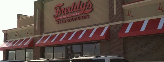 Freddy's Frozen Custard & Steakburgers is one of Lugares favoritos de Laura.